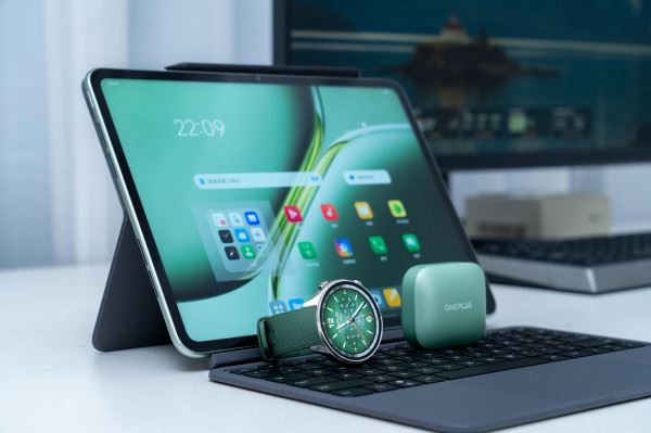 OnePlus Pad Pro и Watch 2 красуются на студийных фото до запуска