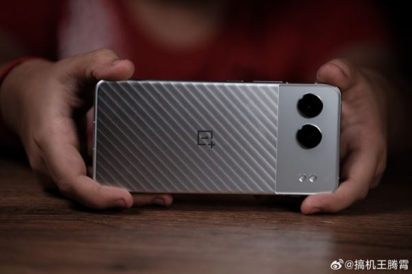 Металлический OnePlus Nord 4 во всех цветах красуется на живых фото