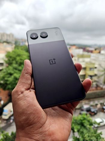 Металлический OnePlus Nord 4 во всех цветах красуется на живых фото