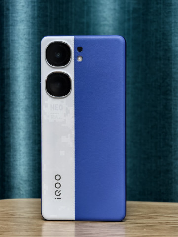 Живые фото iQOO Neo 9S Pro+ и видеотизер редкого сканера пальца