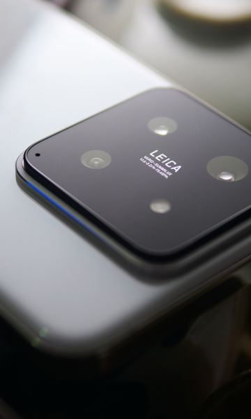 Стразы всё: все расцветки и новшества дизайна Xiaomi 15 и 15 Pro